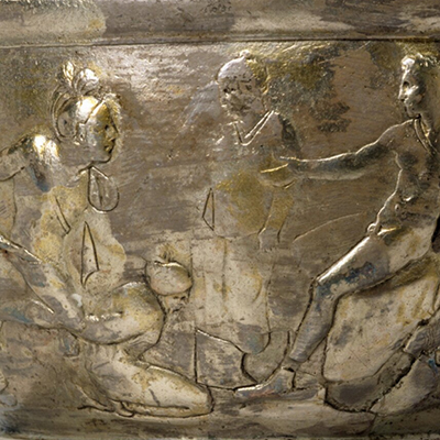 Detail des Manchinger Silberbechers. · (c) Staatliche Antikensammlungen und Glyptothek