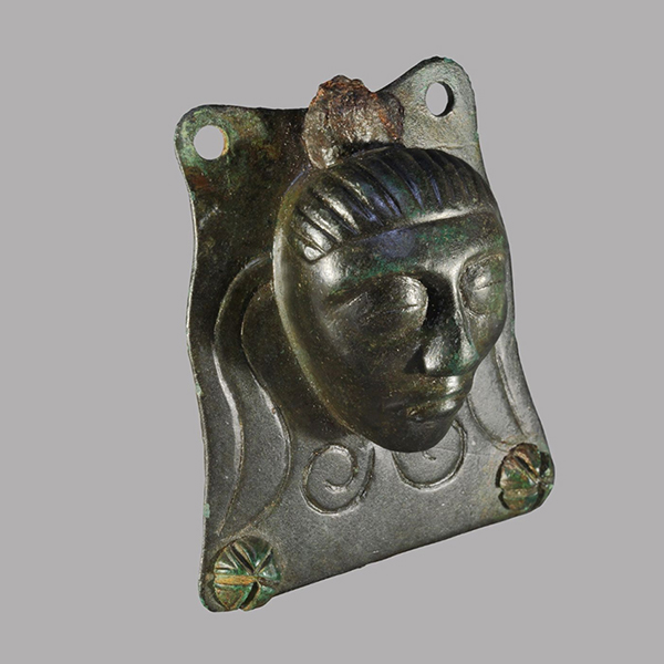 Zierbeschlag mit menschlichem Kopf. © ASM