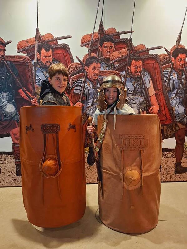 Sich einmal wie ein römischer Legionär fühlen? In Manching ist das kein Problem!